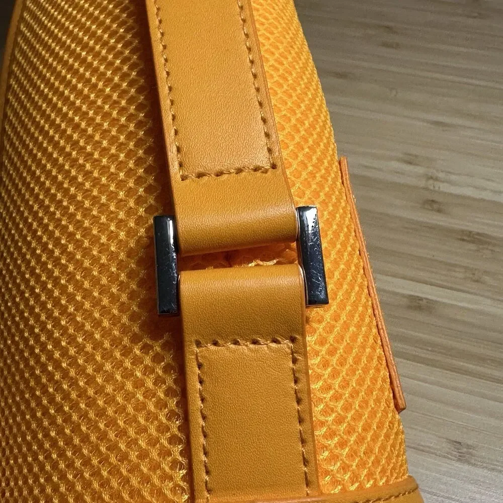 VEUVE CLICQUOT Champagne Insulated Wine bottle jacket NEOPRENE 750ML Cooler